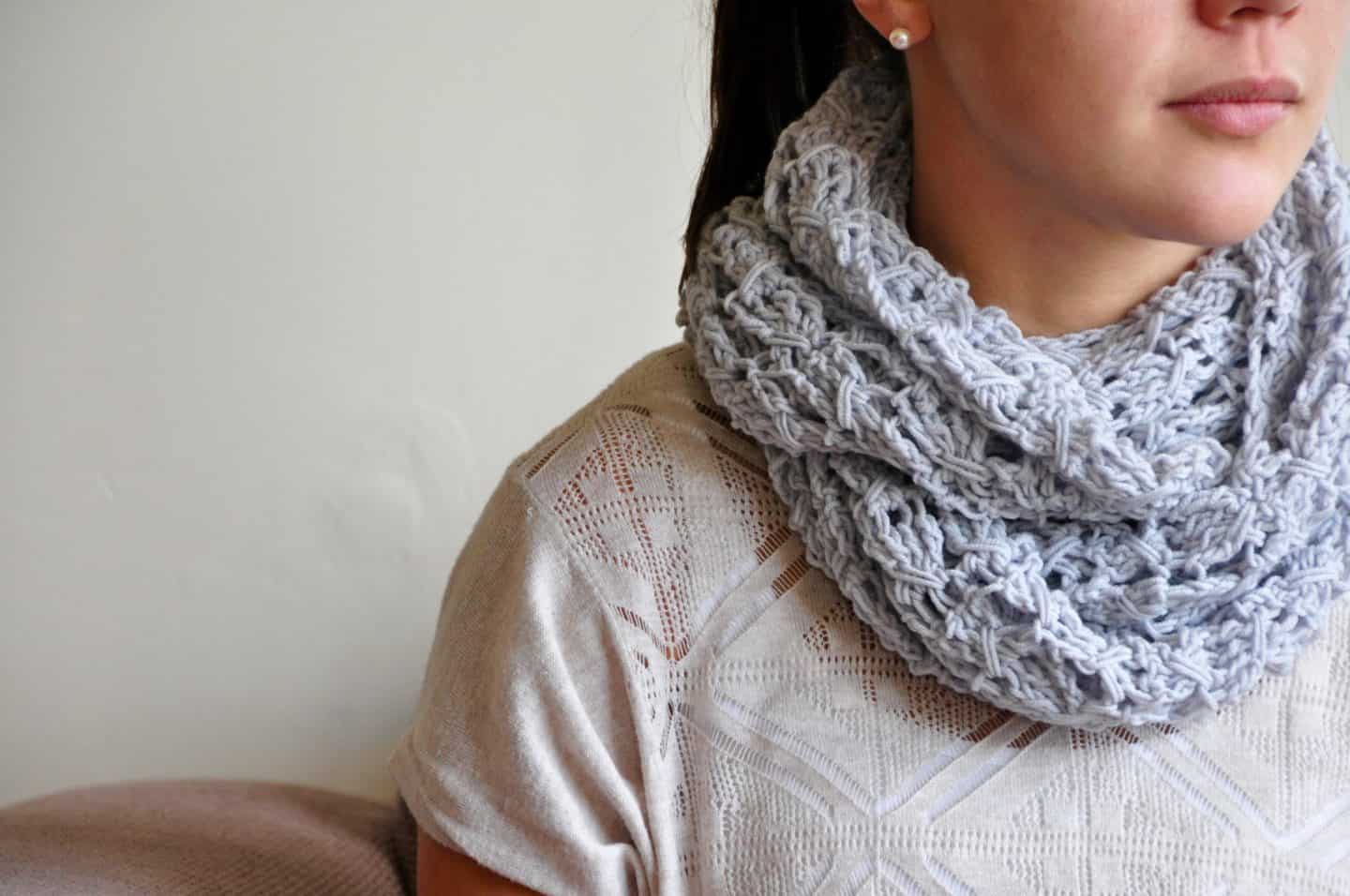 free crochet pattern the classic cowl by HanJan Crochet 