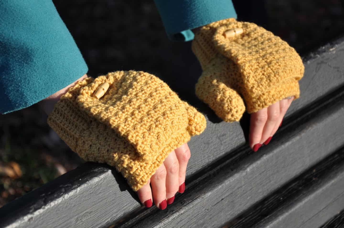 free crochet mitt pattern Hannah Cross, HanJan Crochet