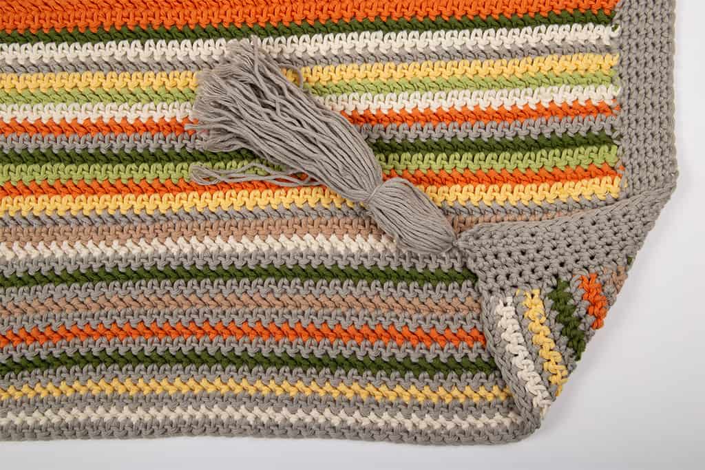 Free crochet blanket pattern Hannah Cross happy herringbone blanket. Easy beginner crochet pattern