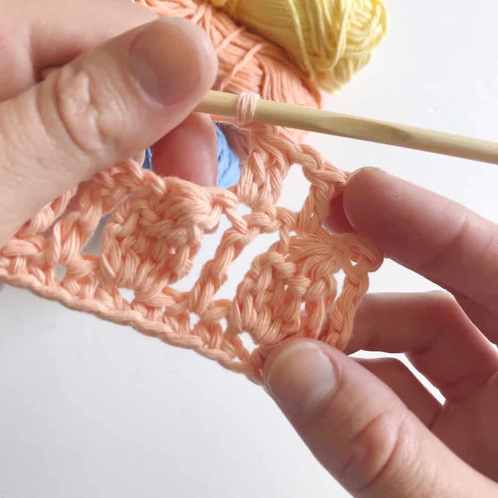Learn to crochet the cluster stitch. Free crochet tutorial by Hannah Cross. Free crochet baby blanket pattern.
