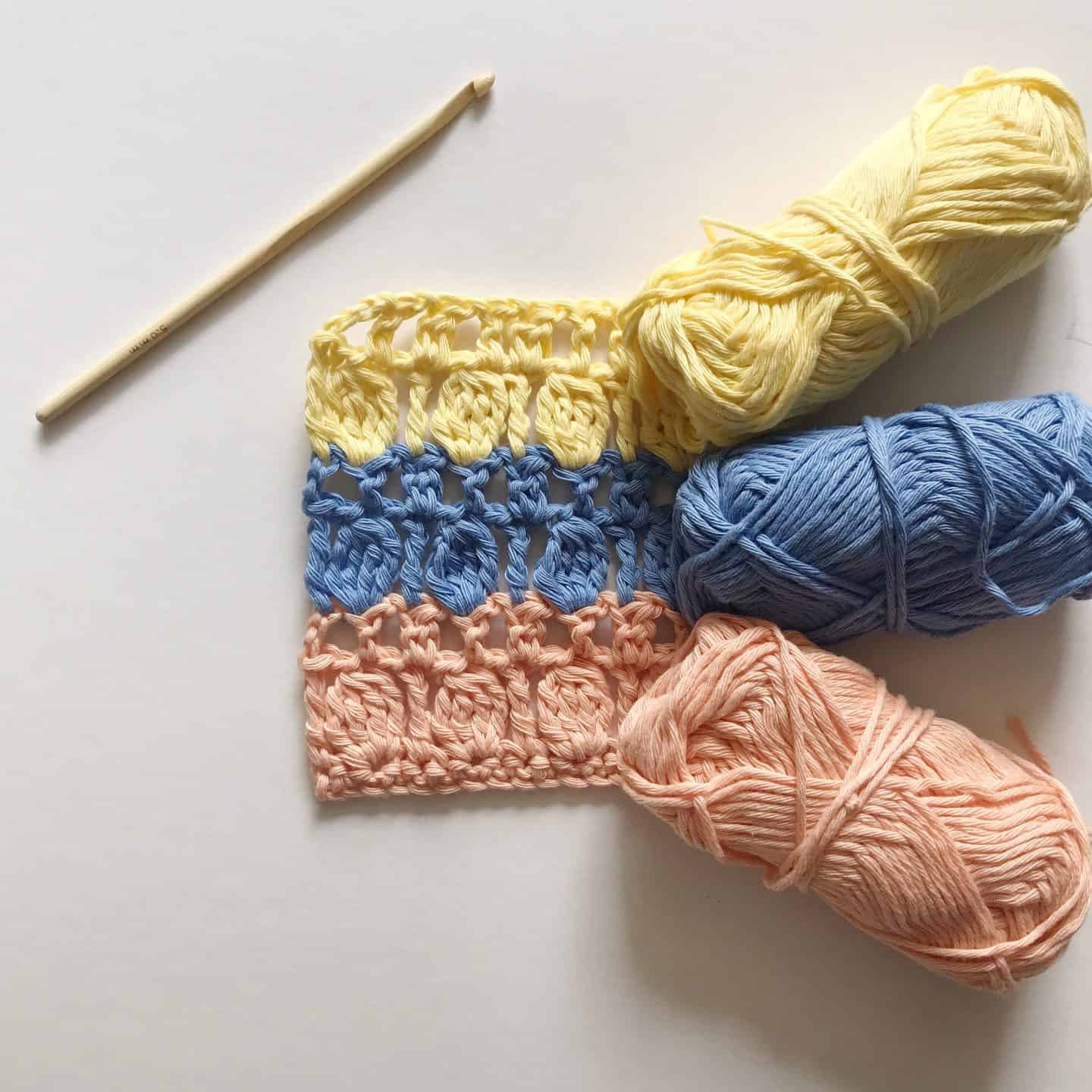 learn to crochet the cluster stitch. How to crochet the cluster stitch. Free crochet pattern The Oyster Shell Blanket by Hannah Cross HanJan Crochet.