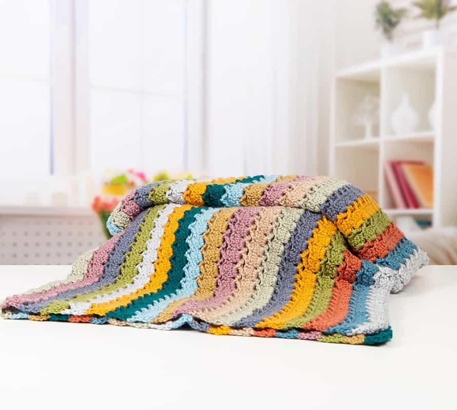 Learn to crochet the Cabbage Stitch with HanJan Crochet. A free step by step photograph tutorial to learn to crochet for beginners. The post also includes information about the free Oolong Blanket free crochet pattern by Hannah Cross.