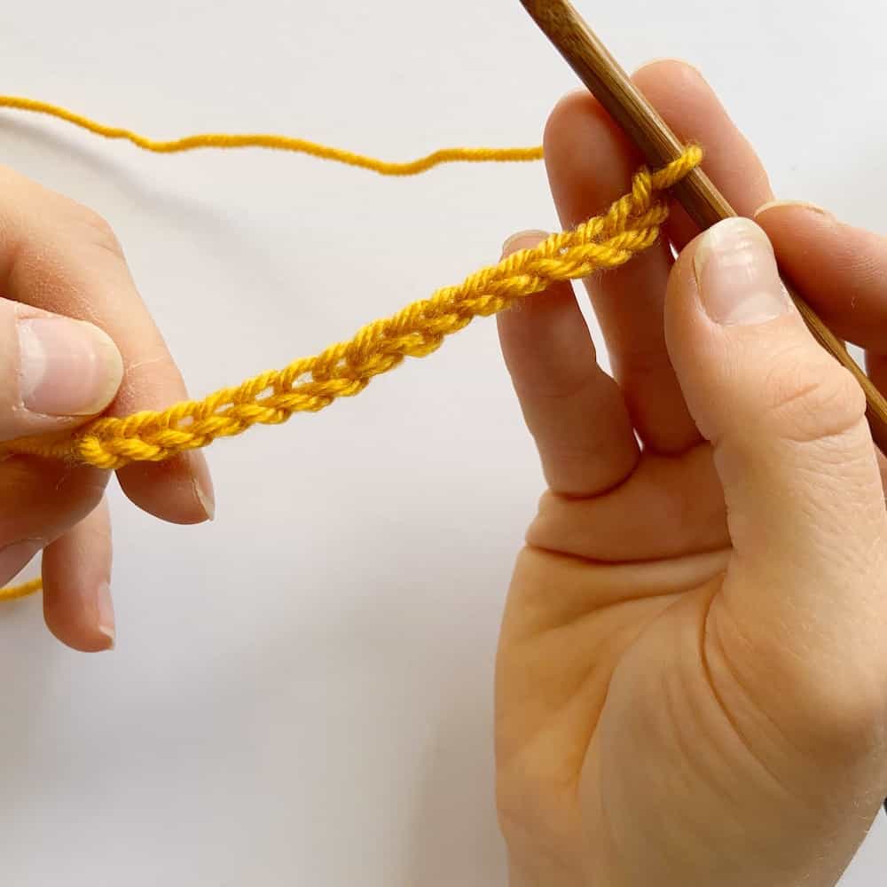 Learn to crochet the Cabbage Stitch with HanJan Crochet. A free step by step photograph tutorial to learn to crochet for beginners. The post also includes information about the free Oolong Blanket free crochet pattern by Hannah Cross.