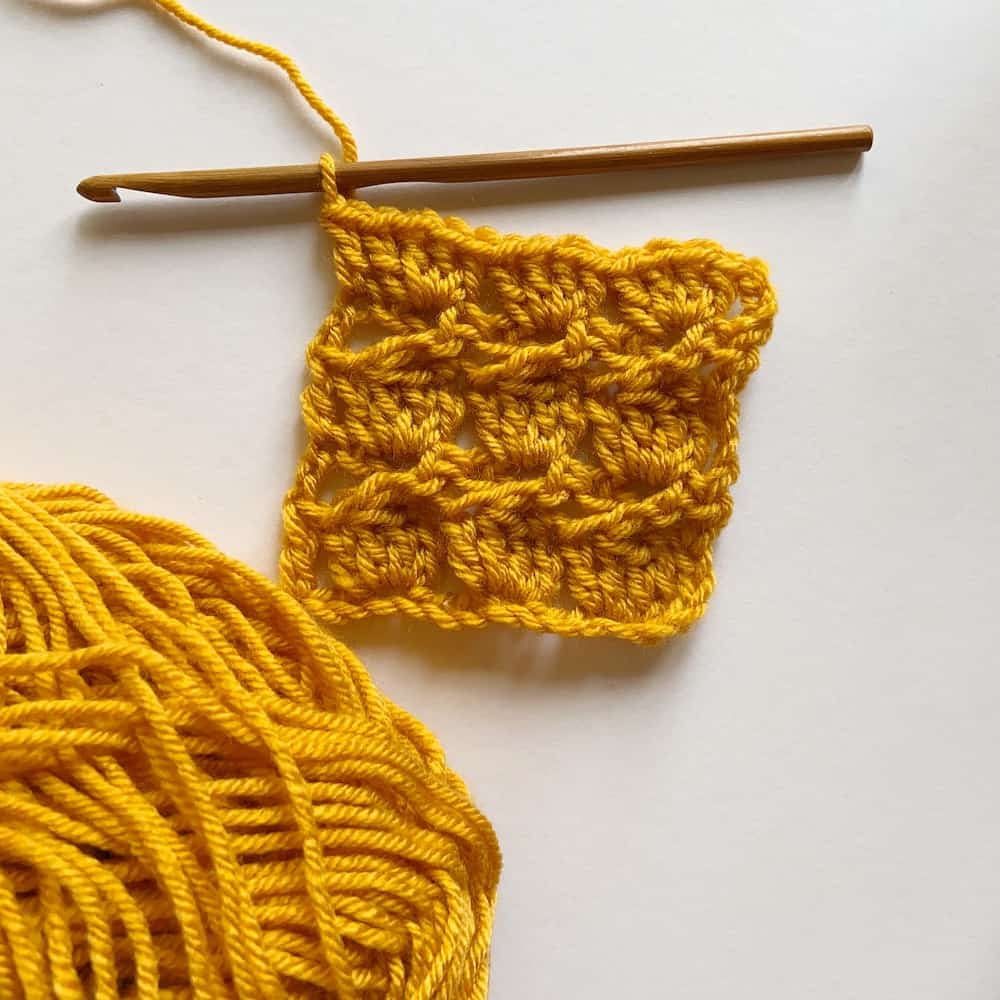 The Oolong Blanket by Hannah Cross of HanJan Crochet. Learn to crochet the cabbage patch stitch with this step by step photo tutorial for the Oolong Blanket. Free PDF available from Deramores. 