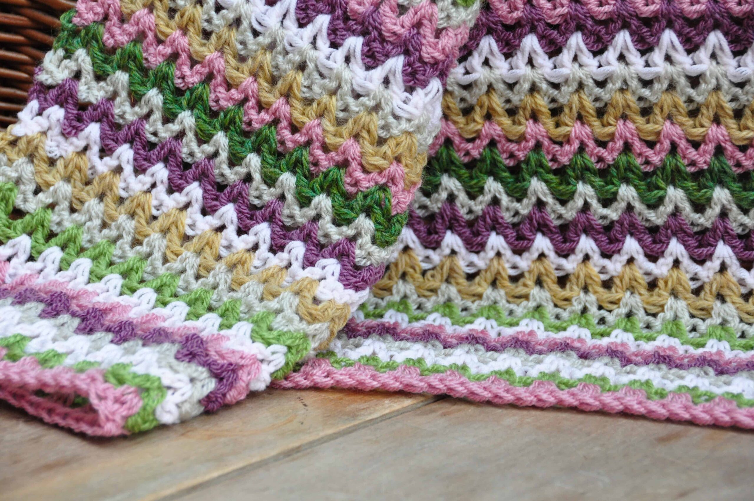 the-yarn-stash-series-learn-to-crochet-the-v-stitch-with-a-free