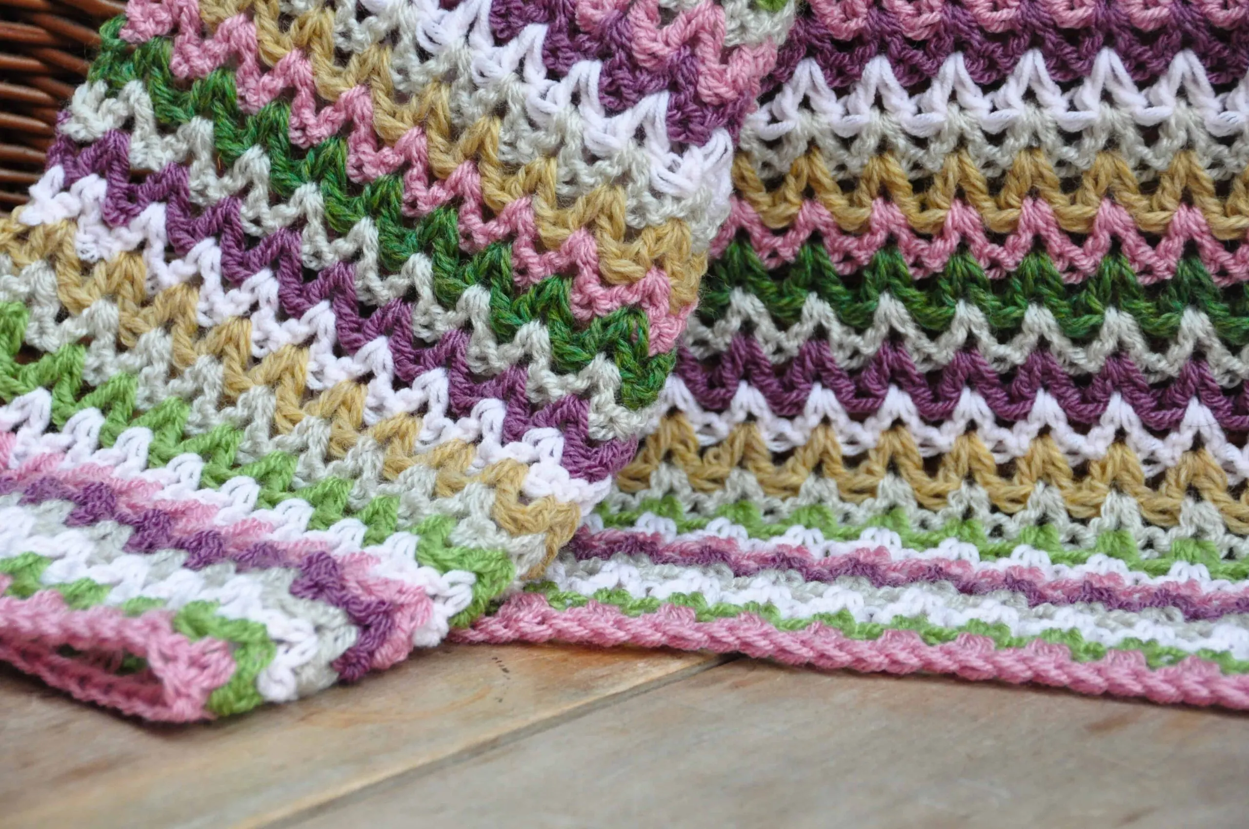 Free V Stitch crochet pattern from HanJan Crochet Hannah Cross