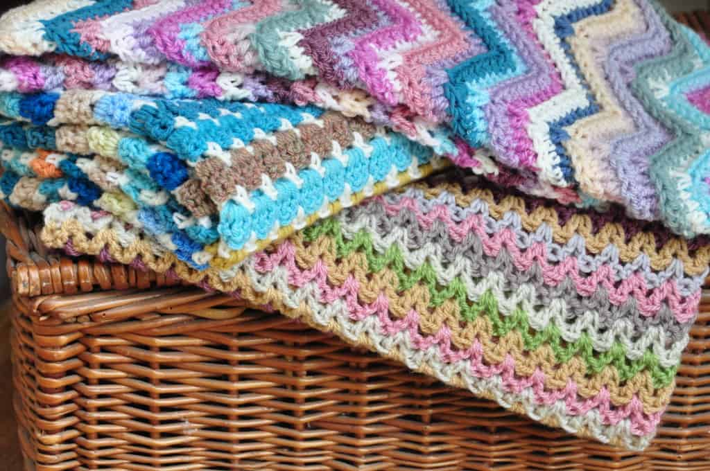 learn to crochet the V stitch crochet blanket with this free crochet pattern