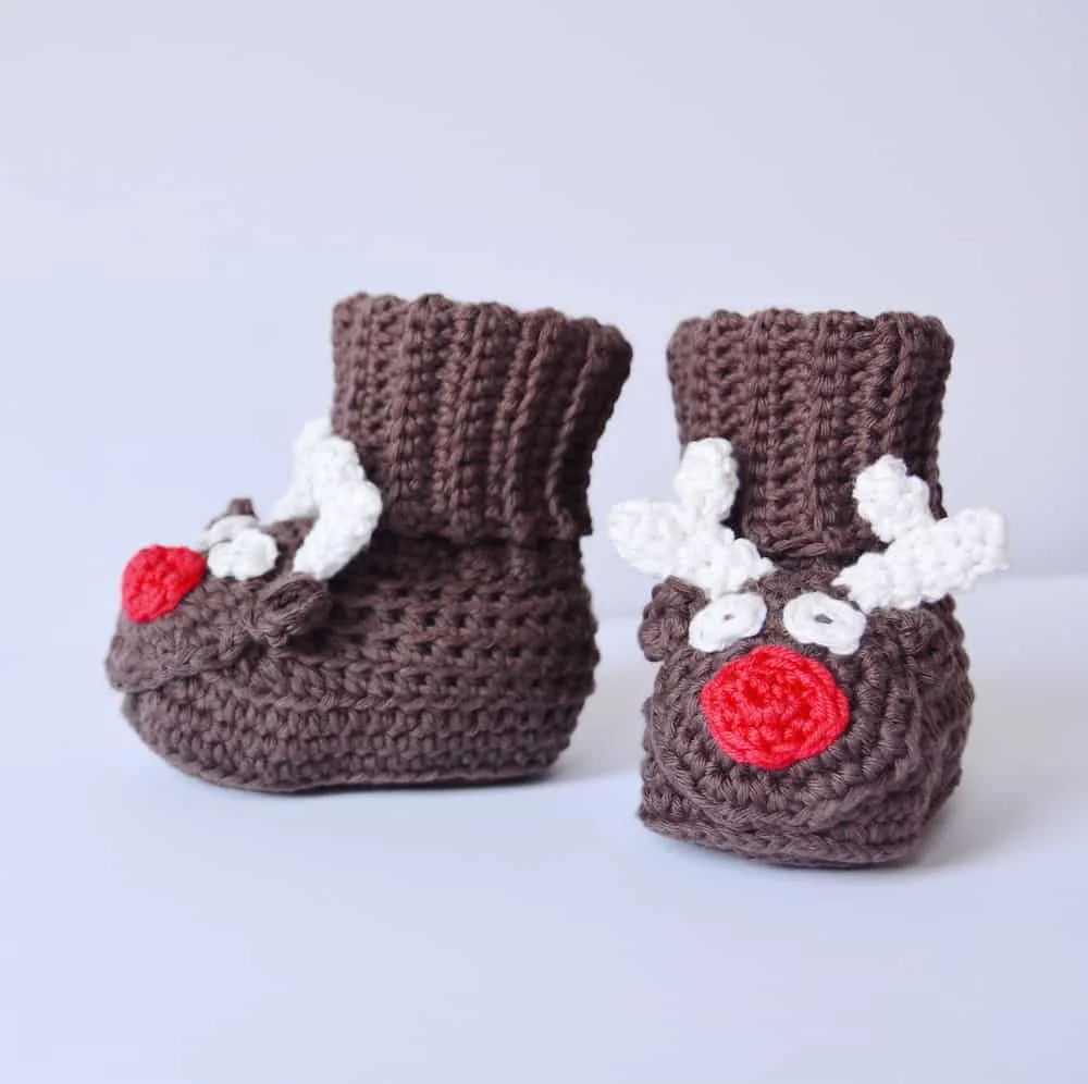 Reindeer crochet baby boots, free crochet pattern