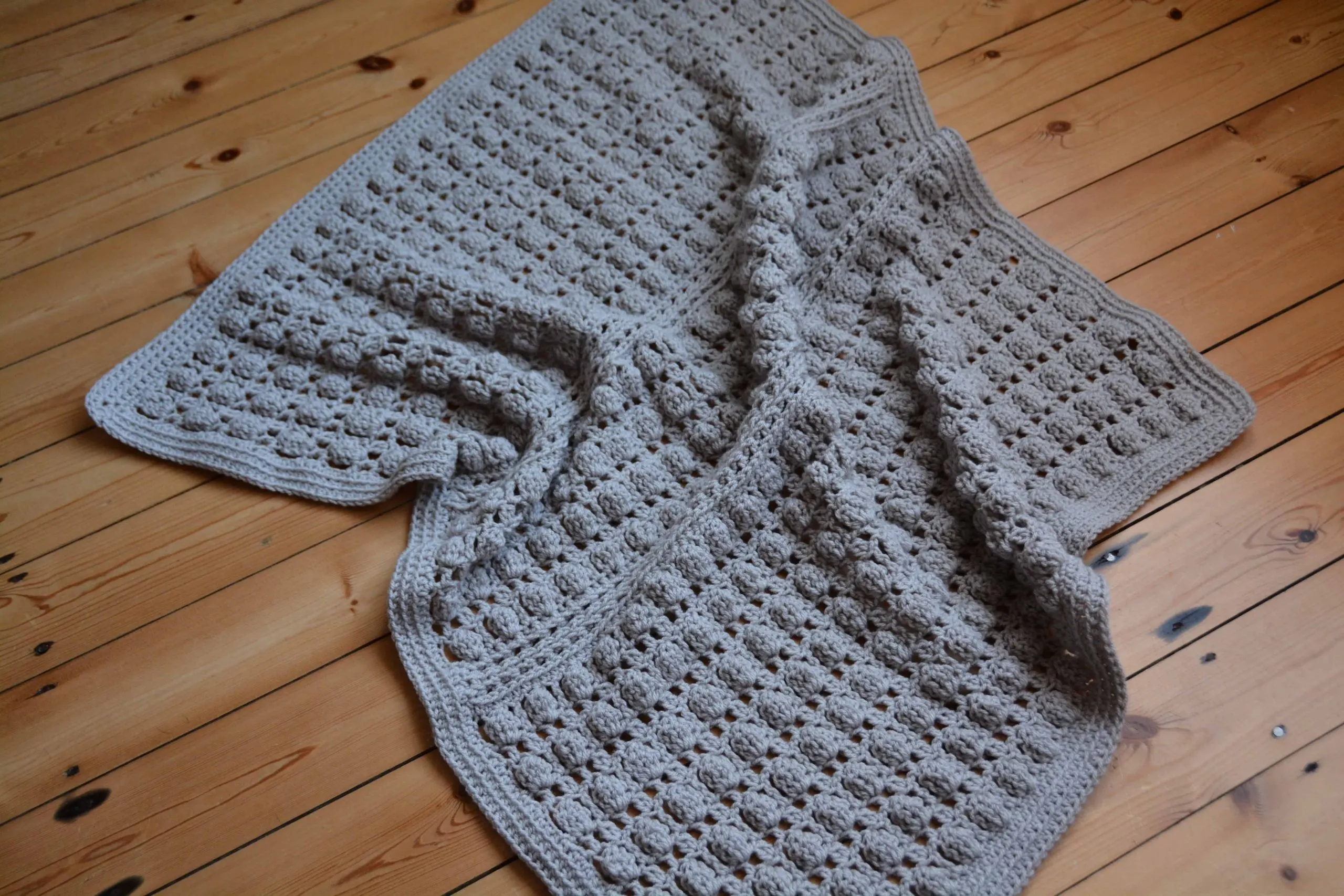 free crochet pattern by Hannah Cross HanJan Crochet, Oyster Shell crochet baby blanket. Learn to cluster stitch in crochet.