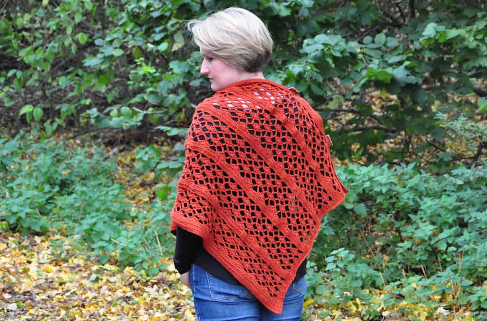 the picante wrap free crochet pattern by HanJan Crochet Hannah Cross, easy wearable crochet pattern, crochet shawl, crochet poncho, fall crochet wrap, free crochet poncho pattern