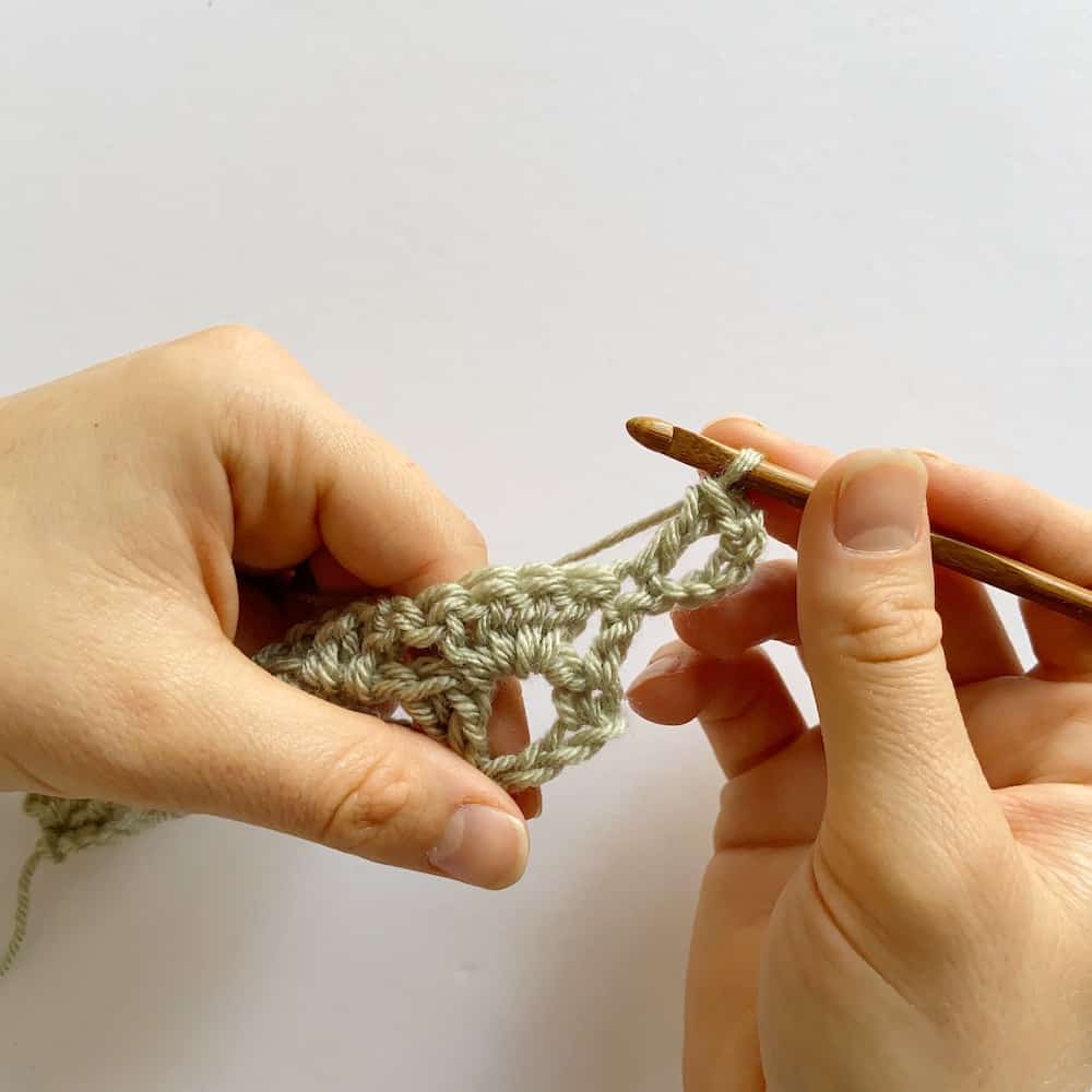 Learn to crochet this beautiful Lacy Wave crochet stitch with Hannah Cross of HanJan Crochet. Learn with step by step images and pattern to create a delicate and light lace crochet stitch. 