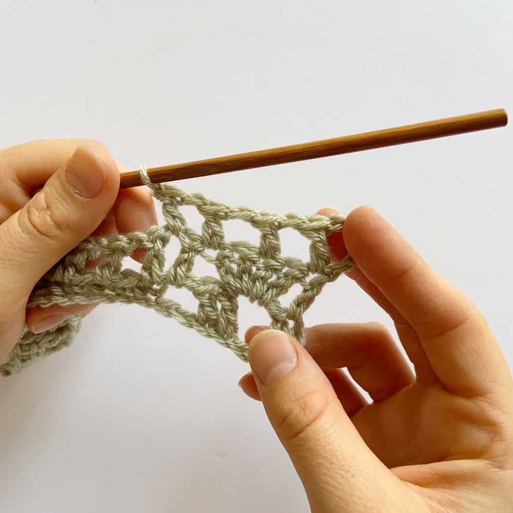 Learn to crochet this beautiful Lacy Wave crochet stitch with Hannah Cross of HanJan Crochet. Learn with step by step images and pattern to create a delicate and light lace crochet stitch. 