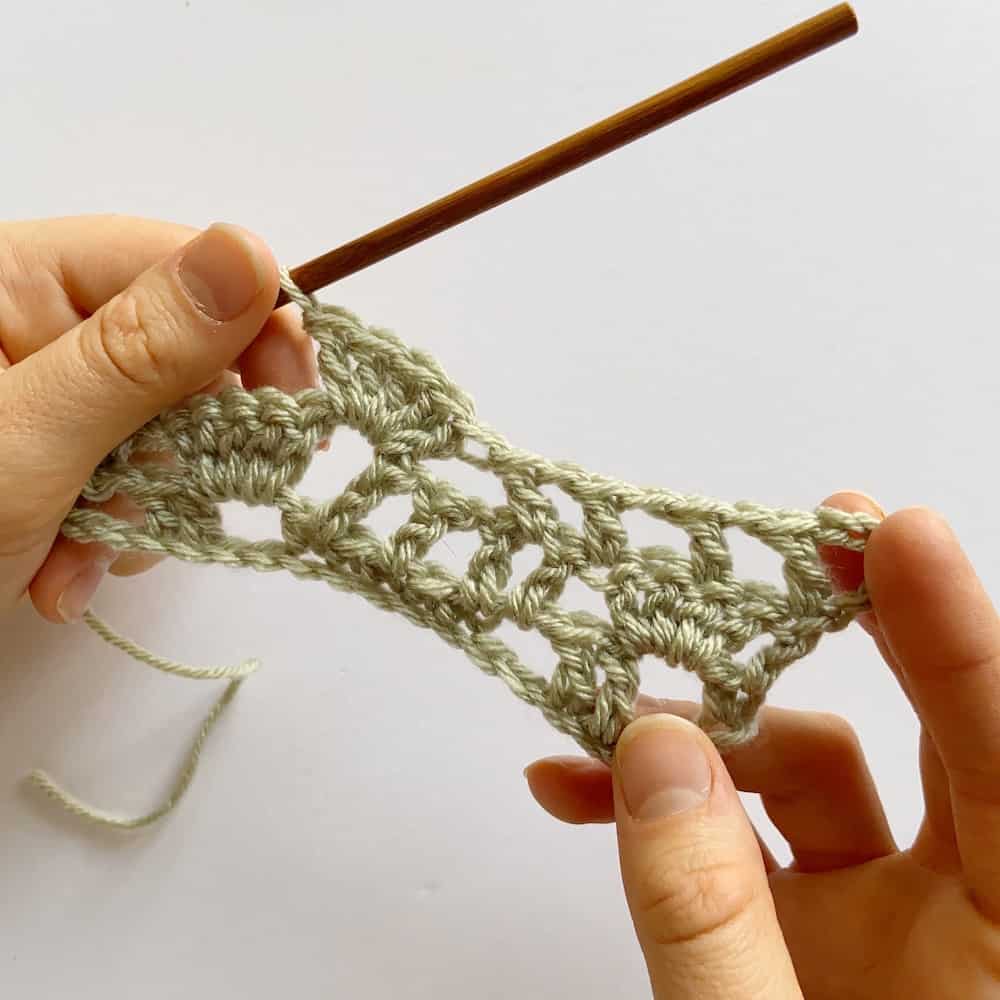 Learn to crochet this beautiful Lacy Wave crochet stitch with Hannah Cross of HanJan Crochet. Learn with step by step images and pattern to create a delicate and light lace crochet stitch. 