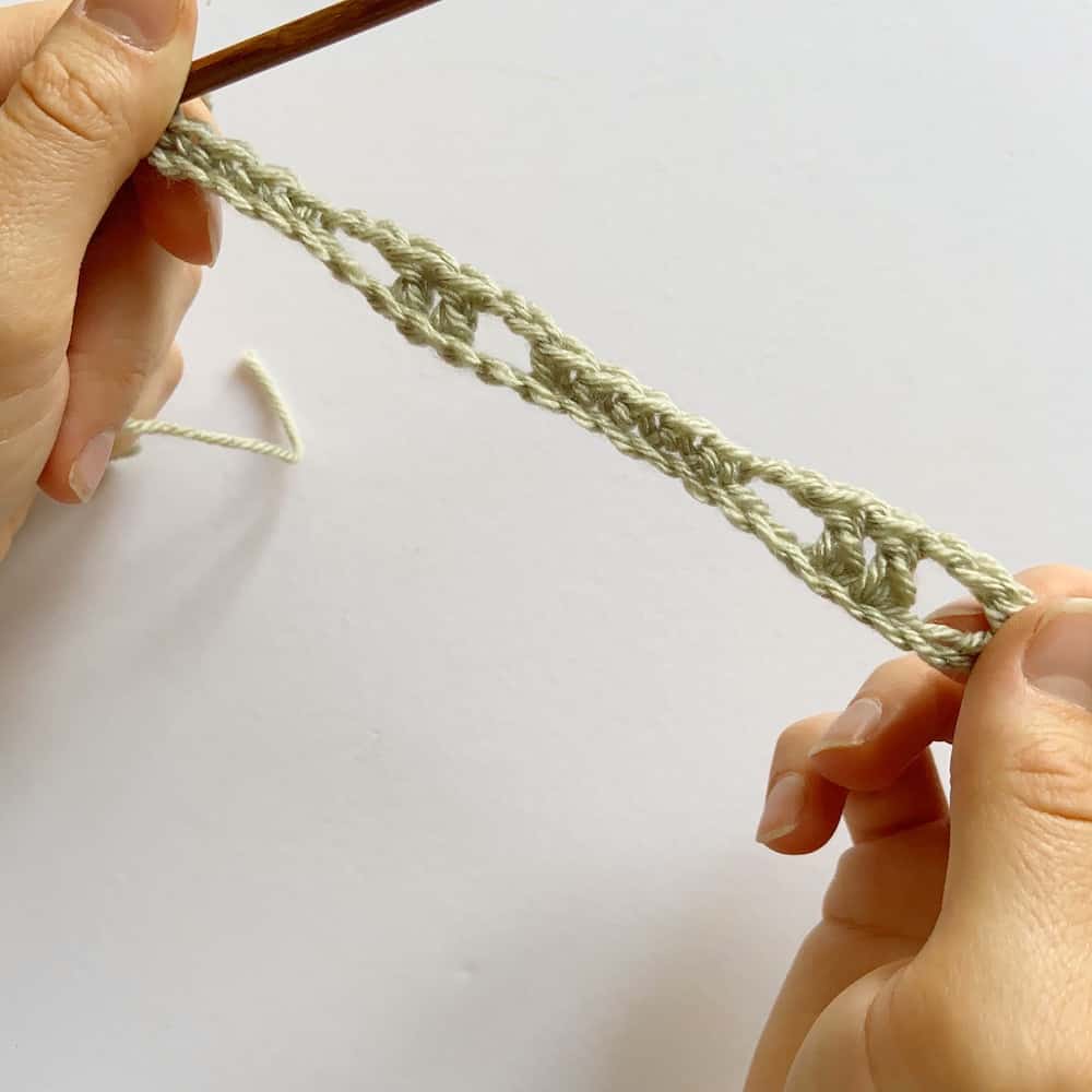 Learn to crochet this beautiful Lacy Wave crochet stitch with Hannah Cross of HanJan Crochet. Learn with step by step images and pattern to create a delicate and light lace crochet stitch. 