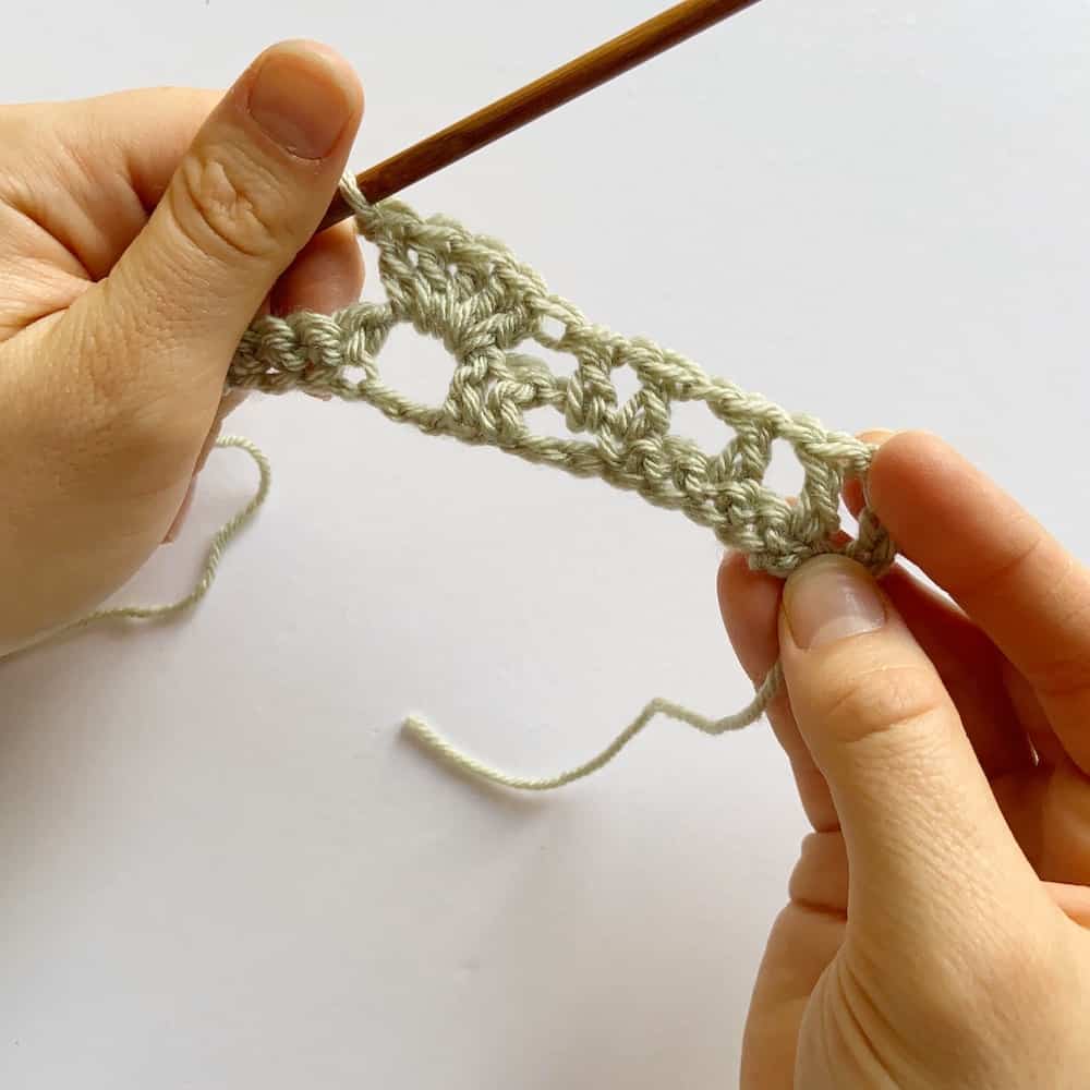 Learn to crochet this beautiful Lacy Wave crochet stitch with Hannah Cross of HanJan Crochet. Learn with step by step images and pattern to create a delicate and light lace crochet stitch. 