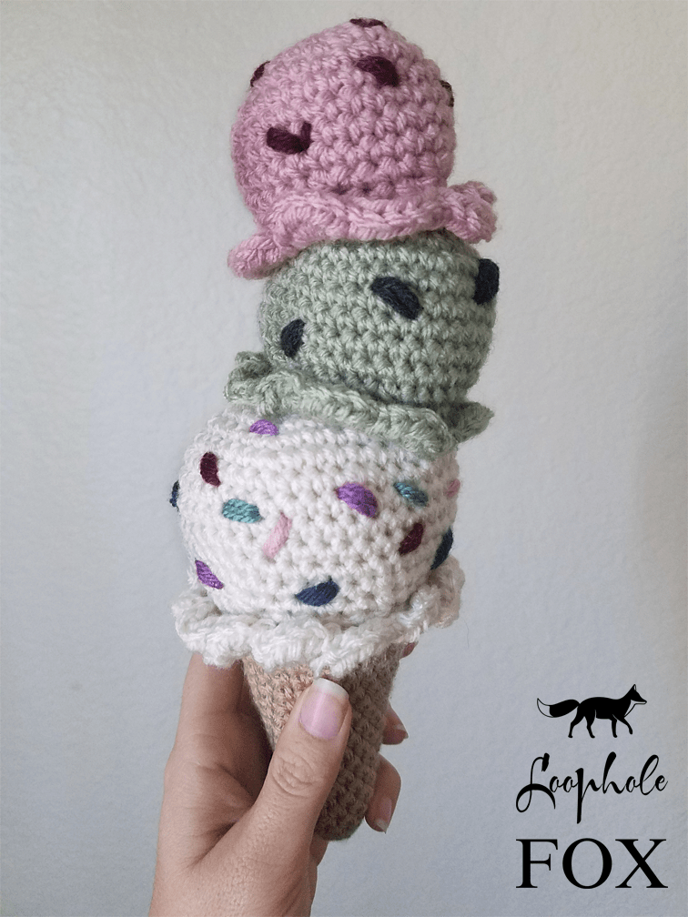 Have you got a huge yarn stash that you need to use up? Here are more than 30 free crochet and knitting patterns to help you make a dent in your yarn stash and make some beautiful items too! The Stash Buster challenge is a 4 week collection of fabulous free crochet and knitting patterns to help keep us busy.