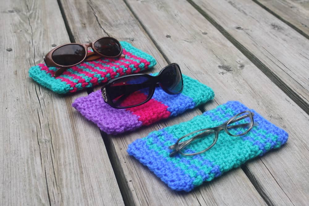 Have you got a huge yarn stash that you need to use up? Here are more than 30 free crochet and knitting patterns to help you make a dent in your yarn stash and make some beautiful items too! The Stash Buster challenge is a 4 week collection of fabulous free crochet and knitting patterns to help keep us busy.