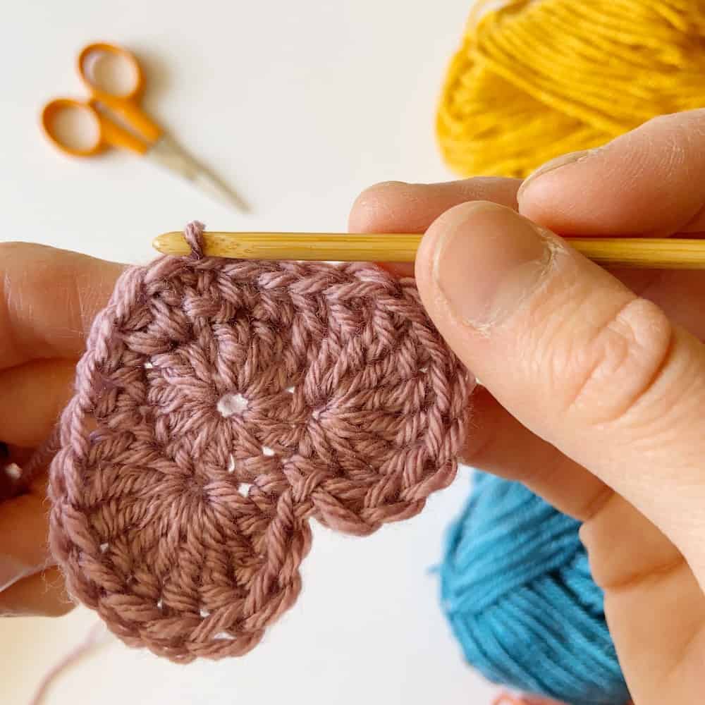 How to crochet a heart, simple and easy crochet step by step photo tutorial to crochet a heart. The heart appeal, I hold your heart in my hand. 