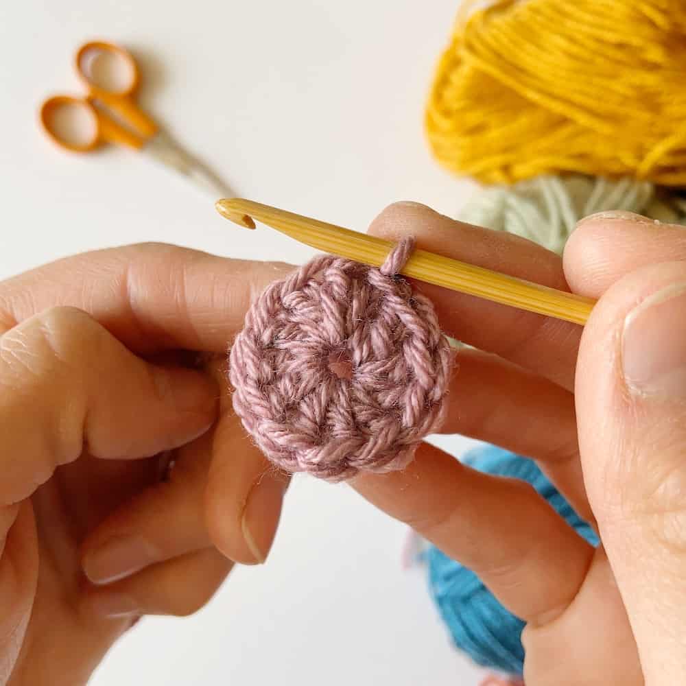 How to crochet a heart, simple and easy crochet step by step photo tutorial to crochet a heart. The heart appeal, I hold your heart in my hand. 