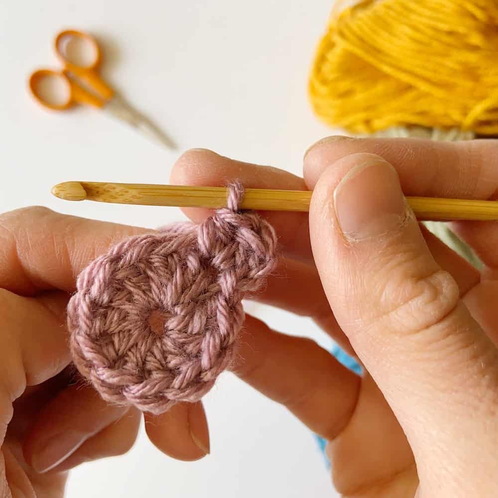 How to crochet a heart, simple and easy crochet step by step photo tutorial to crochet a heart. The heart appeal, I hold your heart in my hand. 