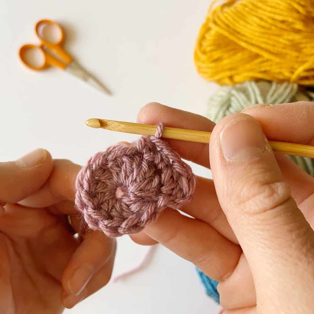 How to crochet a heart, simple and easy crochet step by step photo tutorial to crochet a heart. The heart appeal, I hold your heart in my hand. 