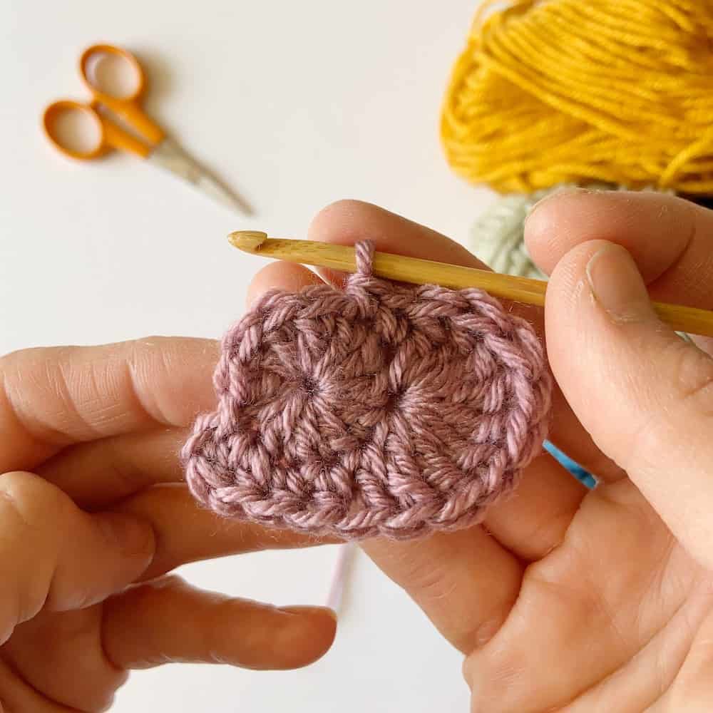 How to crochet a heart, simple and easy crochet step by step photo tutorial to crochet a heart. The heart appeal, I hold your heart in my hand. 