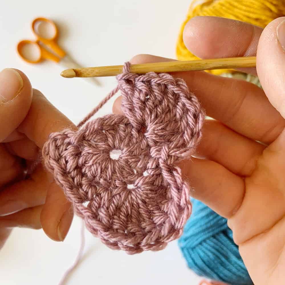 How to crochet a heart, simple and easy crochet step by step photo tutorial to crochet a heart. The heart appeal, I hold your heart in my hand. 