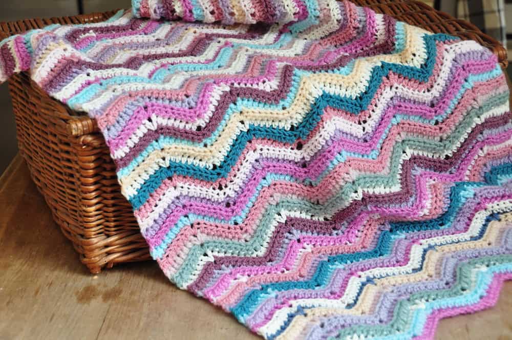 Learn to crochet six different free beginner crochet blanket patterns. Get advice on where to start, what crochet hooks and yarn you need and learn the V stitch, ripple stitch, granny block stitch, larksfoot stitch, cabbage patch stitch and cable stitch in these easy crochet patterns and tutorials. 