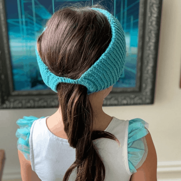 girl with ponytail wearing blue crochet headband