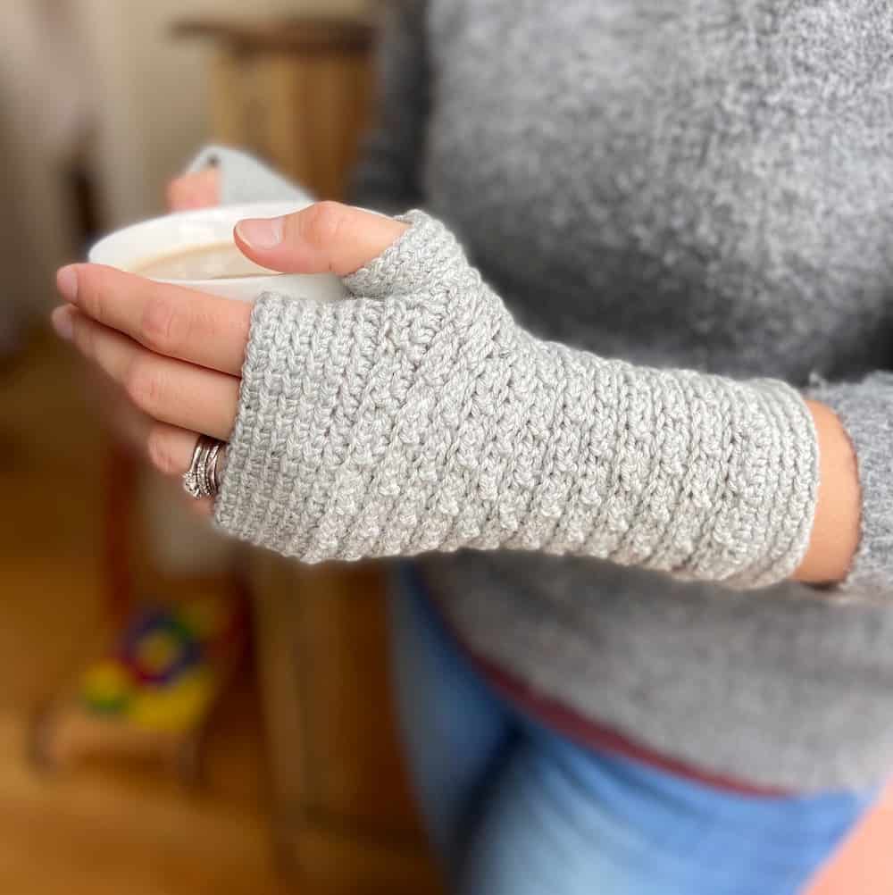 Easy Wrist Warmers Fingerless Gloves – Free Crochet Pattern – Goddess  Crochet