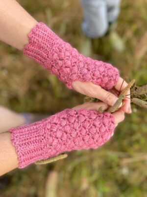 Quick Puff Stitch Crochet Mittens - A free crochet pattern | HanJan Crochet