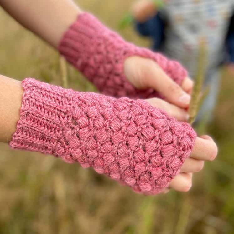 Quick Puff Stitch Crochet Mittens - A free crochet pattern