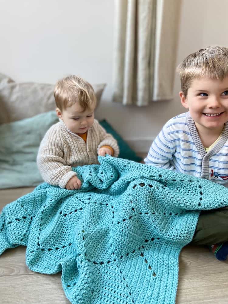 Easy Knitting patterns for Baby Blankets - Weaving & Crosses