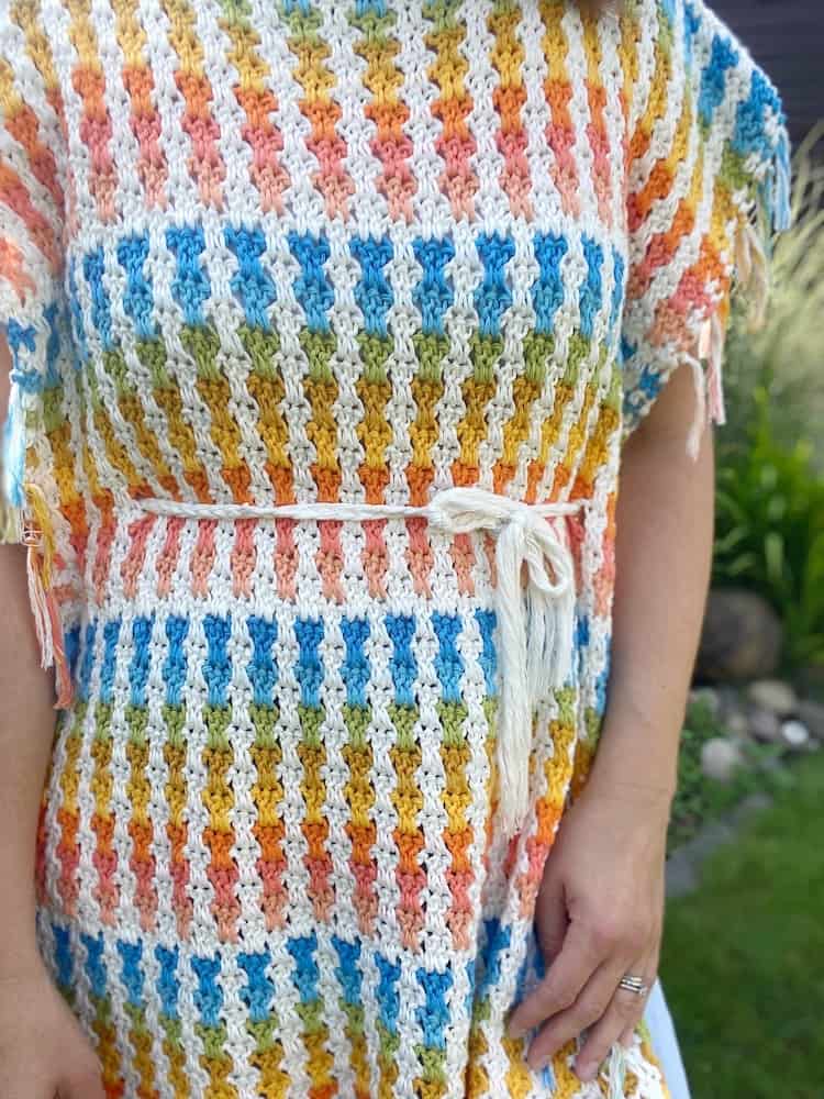 close up of double crochet moss stitch in summer poncho pattern