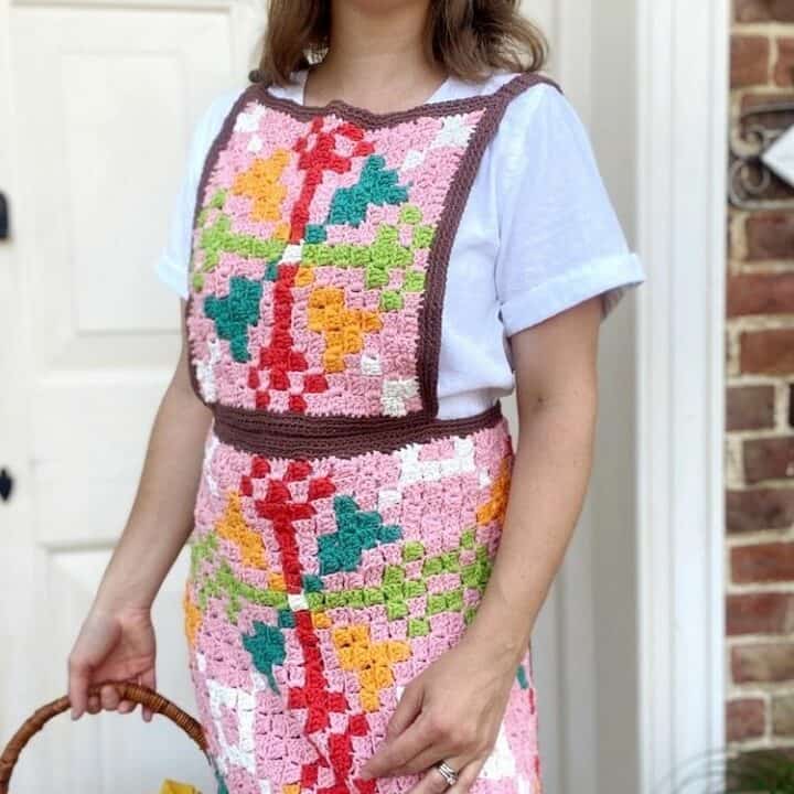 geometric crochet apron in c2c crochet