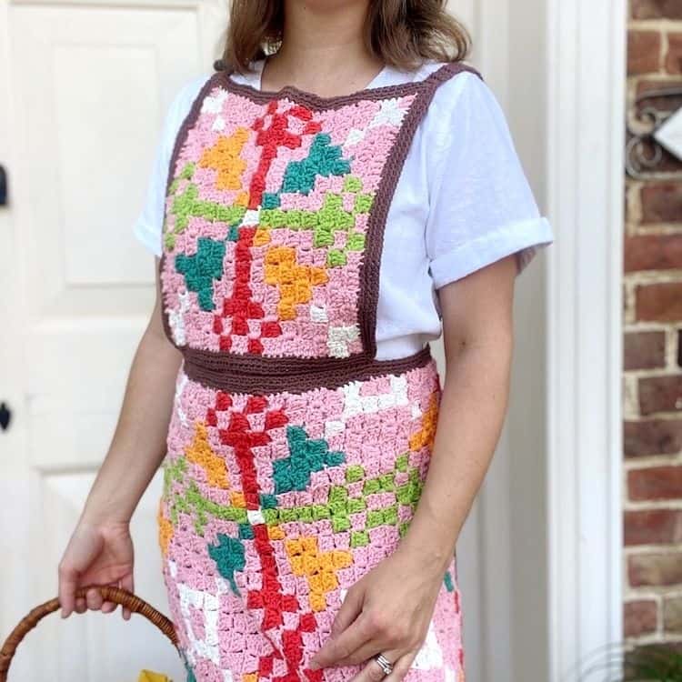 Martha’s Retro C2C Crochet Apron Pattern – geometric, vintage and fun