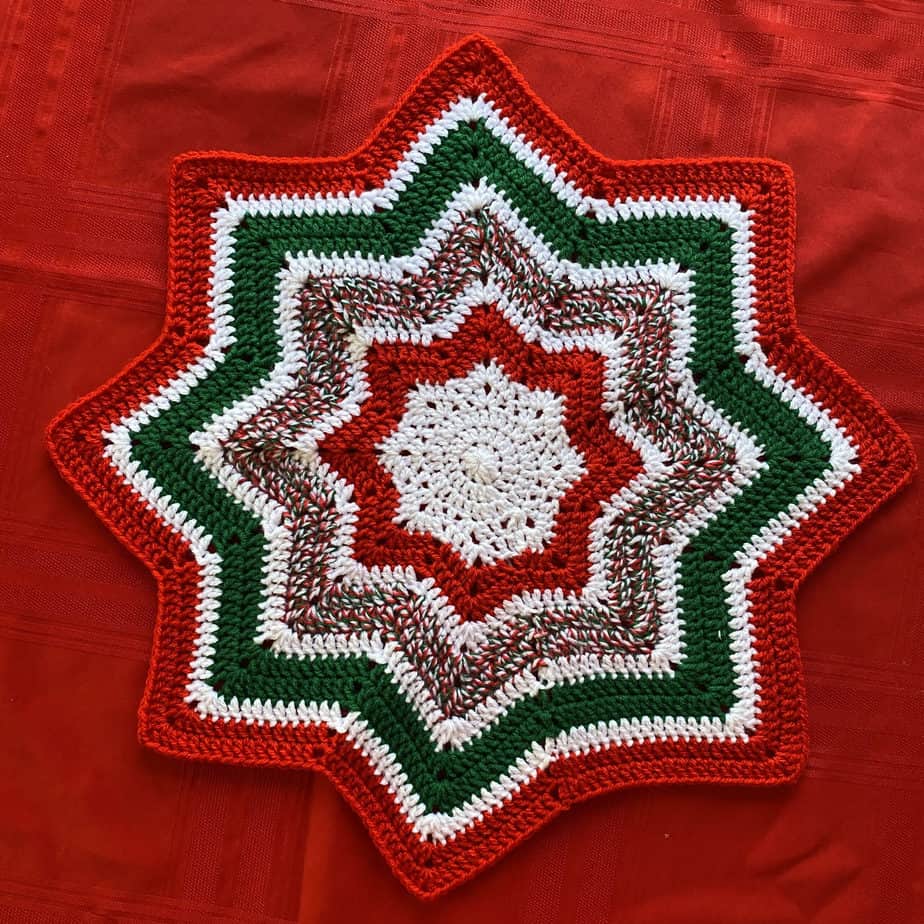 https://www.hanjancrochet.com/wp-content/uploads/2021/09/Christmas-Star-Table-Mat_CrochetandTwists-1-scaled.jpg