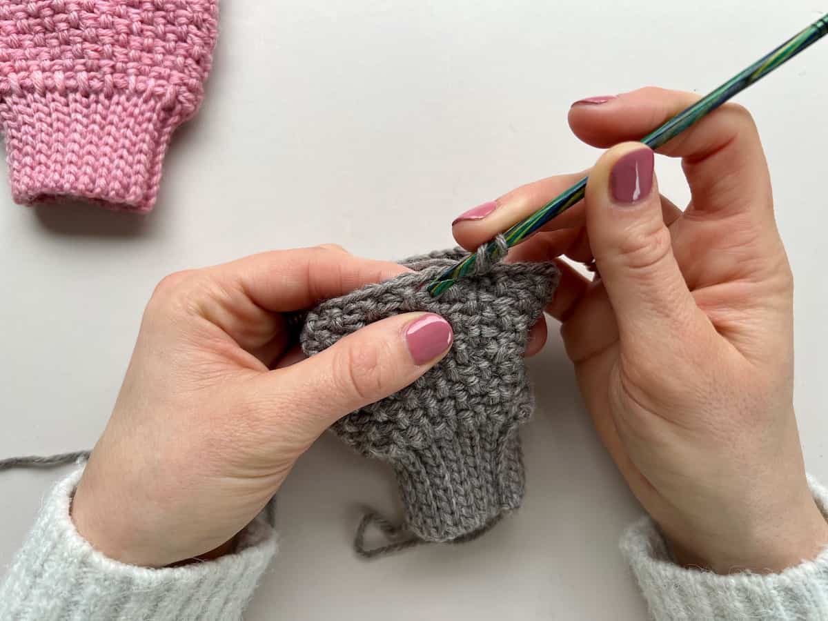Herringbone half double crochet moss stitch tutorial 10