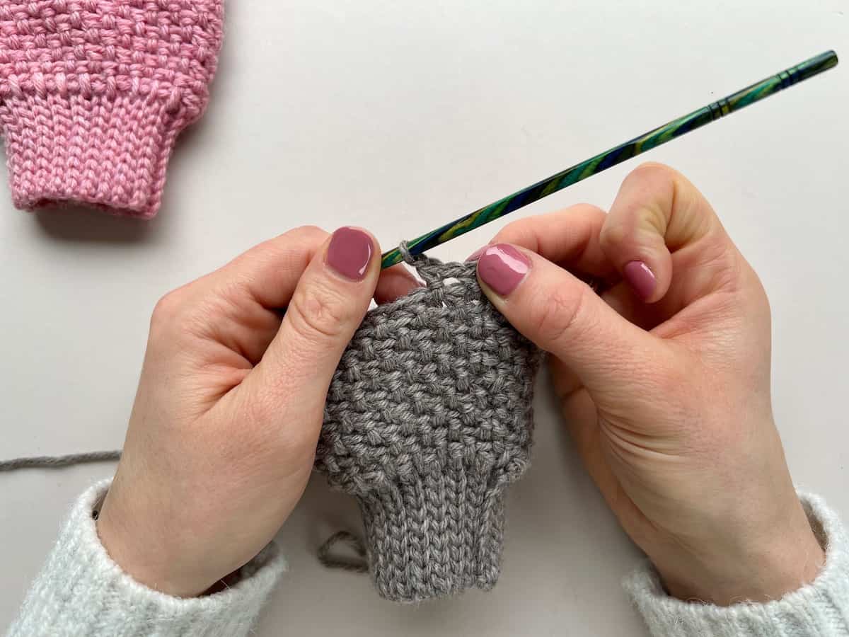 Herringbone half double crochet moss stitch tutorial 12