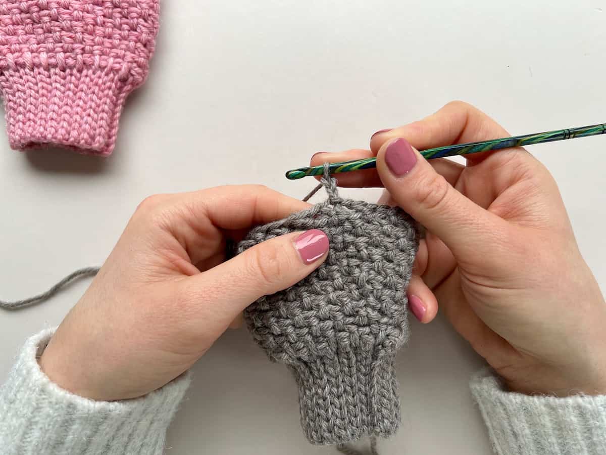Herringbone half double crochet moss stitch tutorial 13
