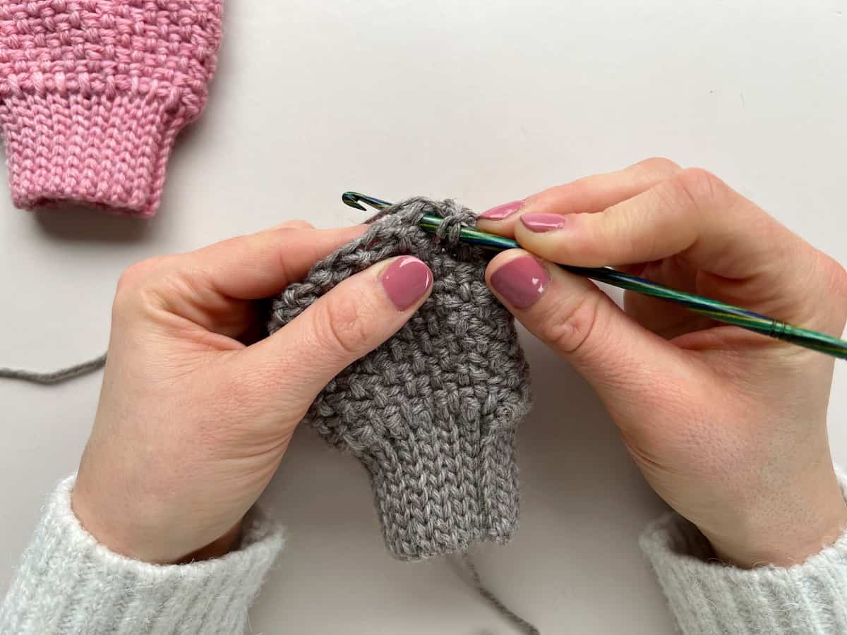 Herringbone half double crochet moss stitch tutorial 14