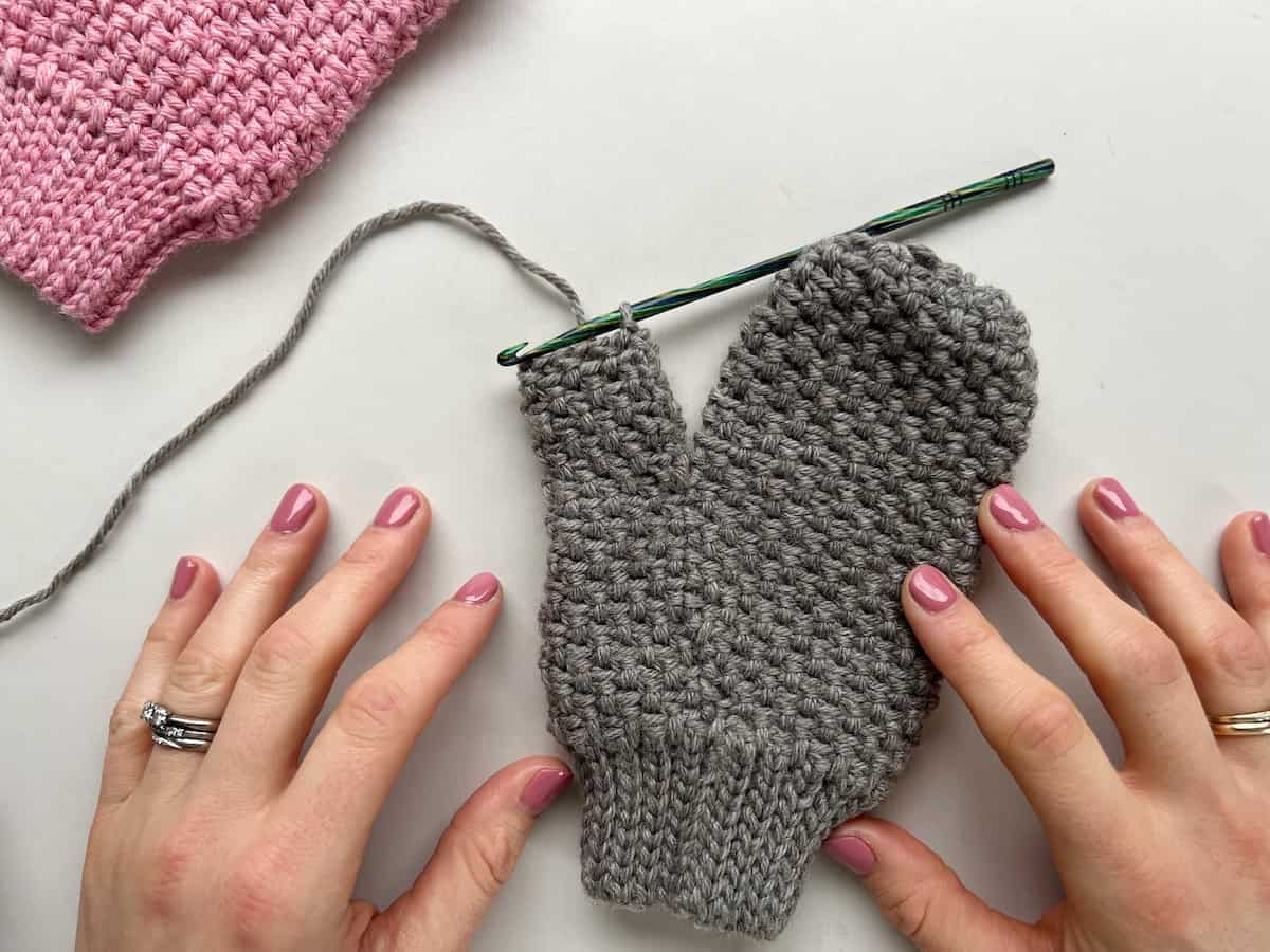 Herringbone half double crochet moss stitch tutorial 18