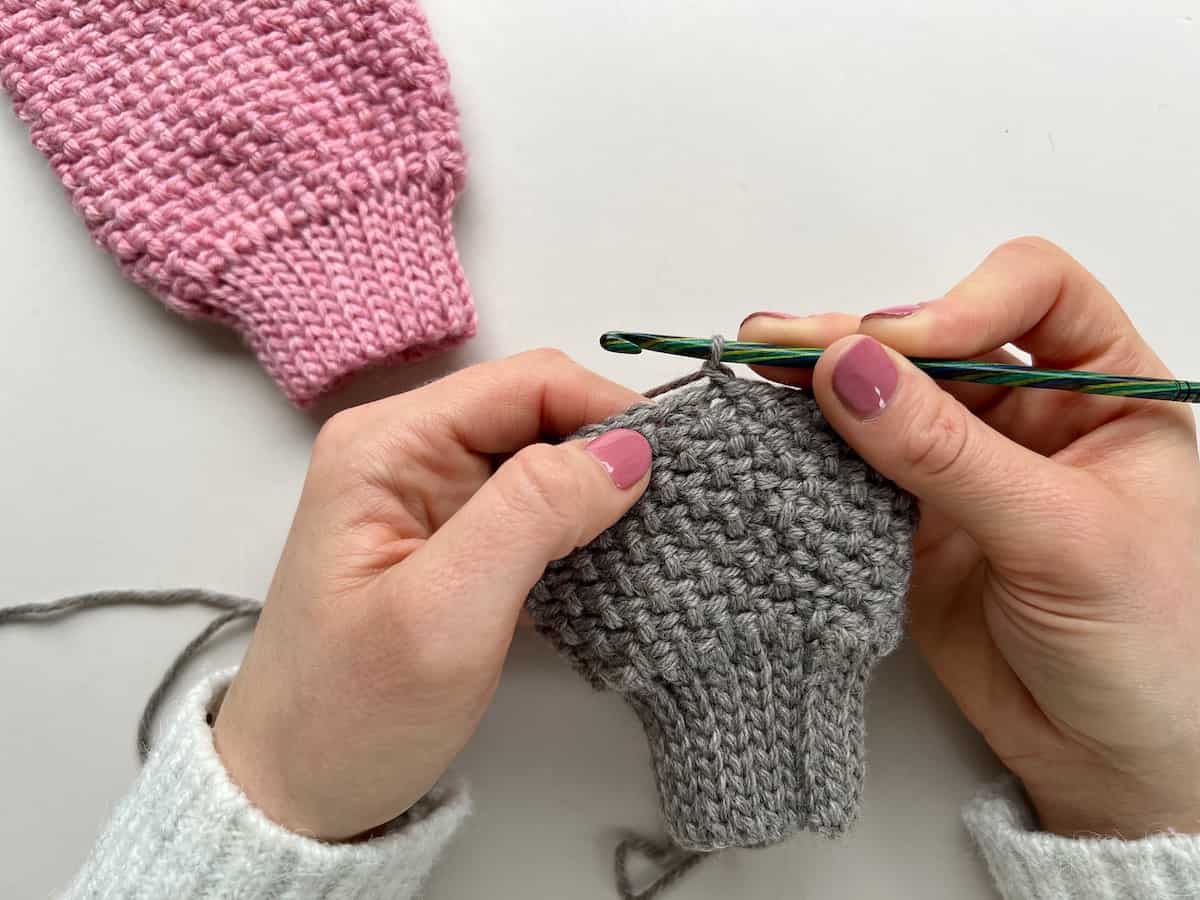 Herringbone half double crochet moss stitch tutorial 4
