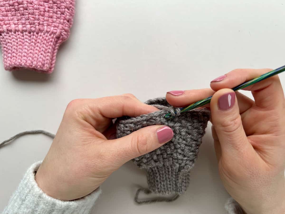 Herringbone half double crochet moss stitch tutorial 5