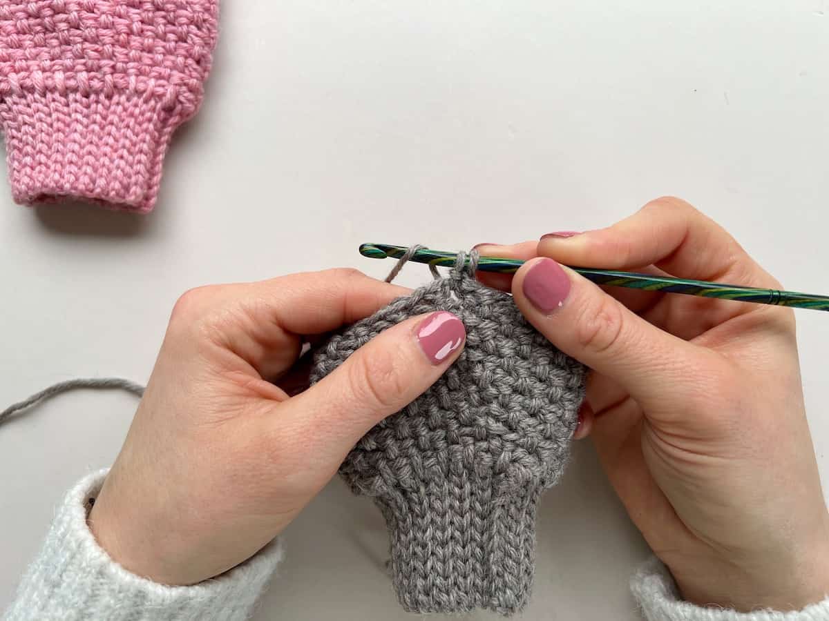 Herringbone half double crochet moss stitch tutorial 7