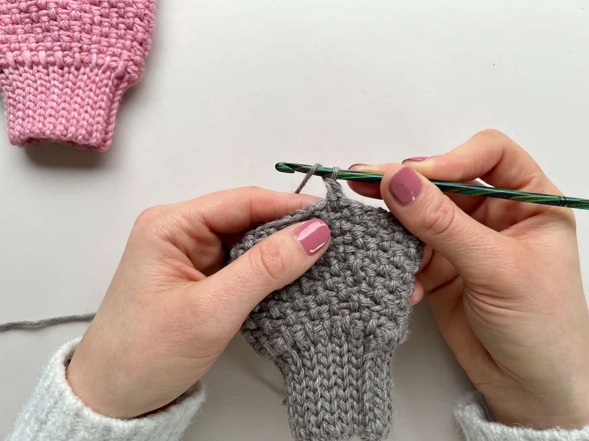Herringbone half double crochet moss stitch tutorial 8