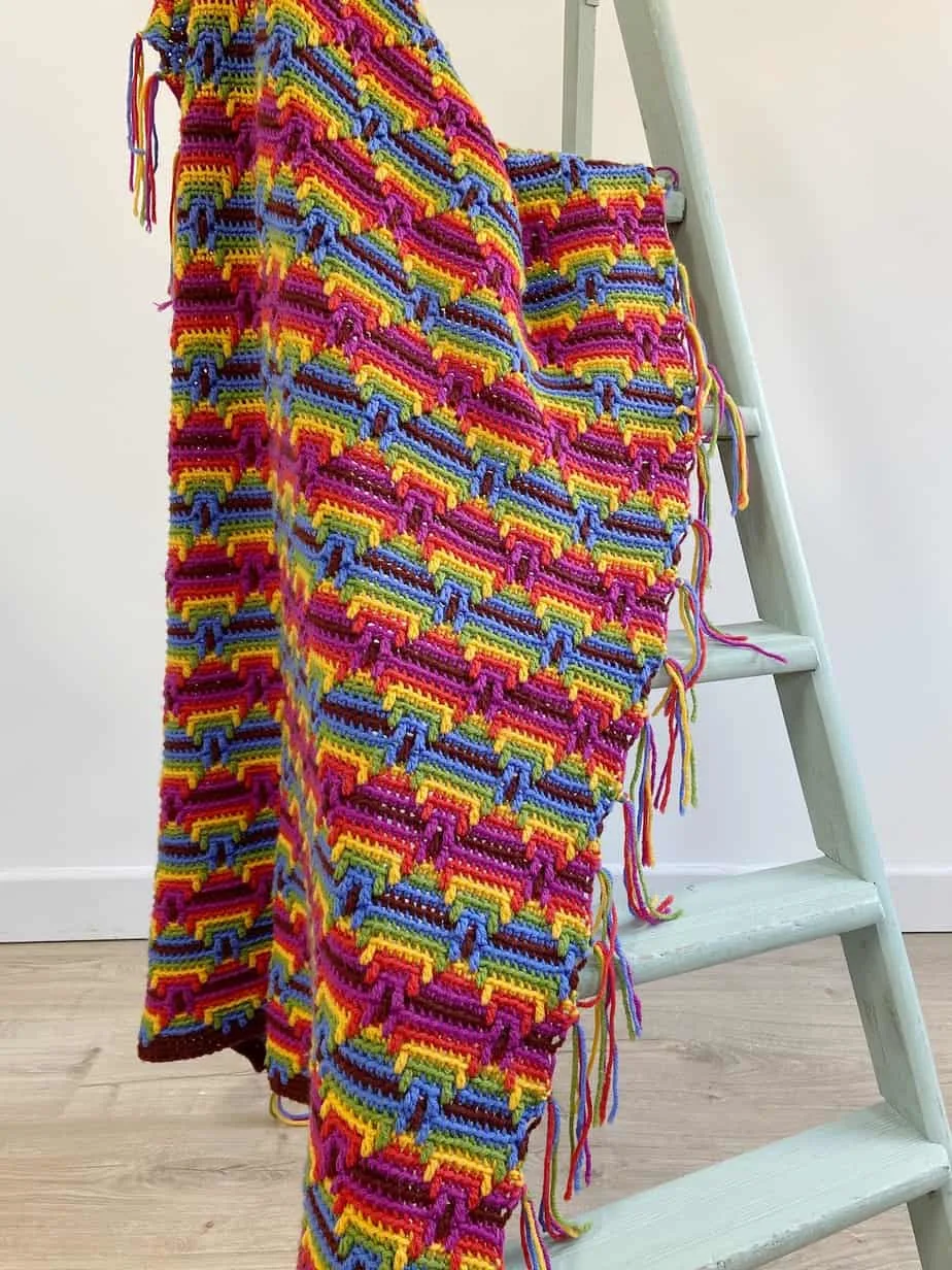 retro crochet blanket pattern with diamond detail