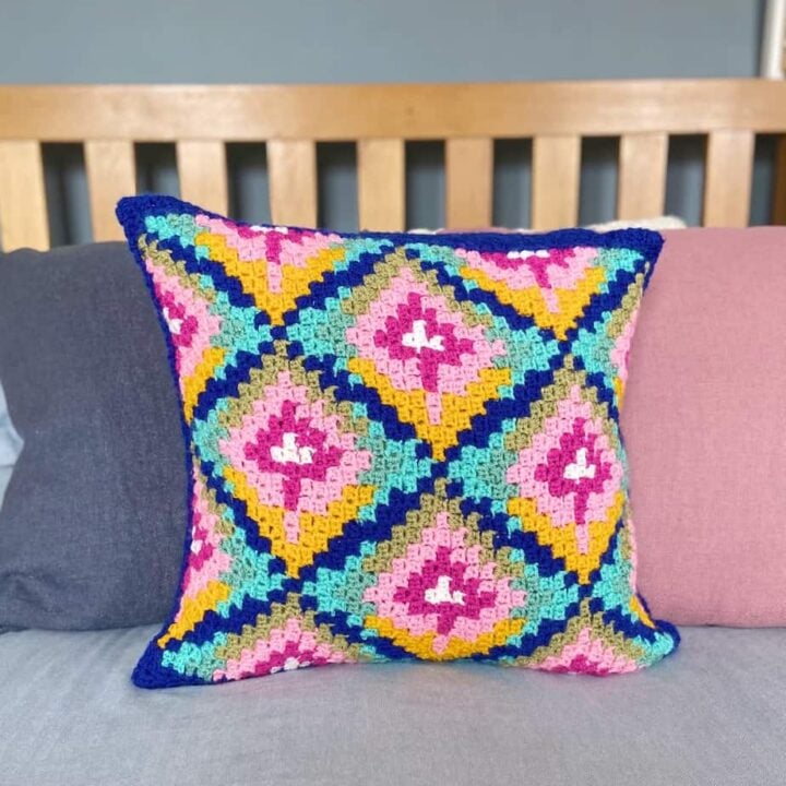 colourful c2c crochet pillow pattern