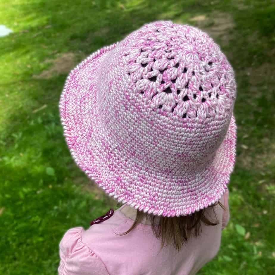 girl wearing pink crochet sunhat