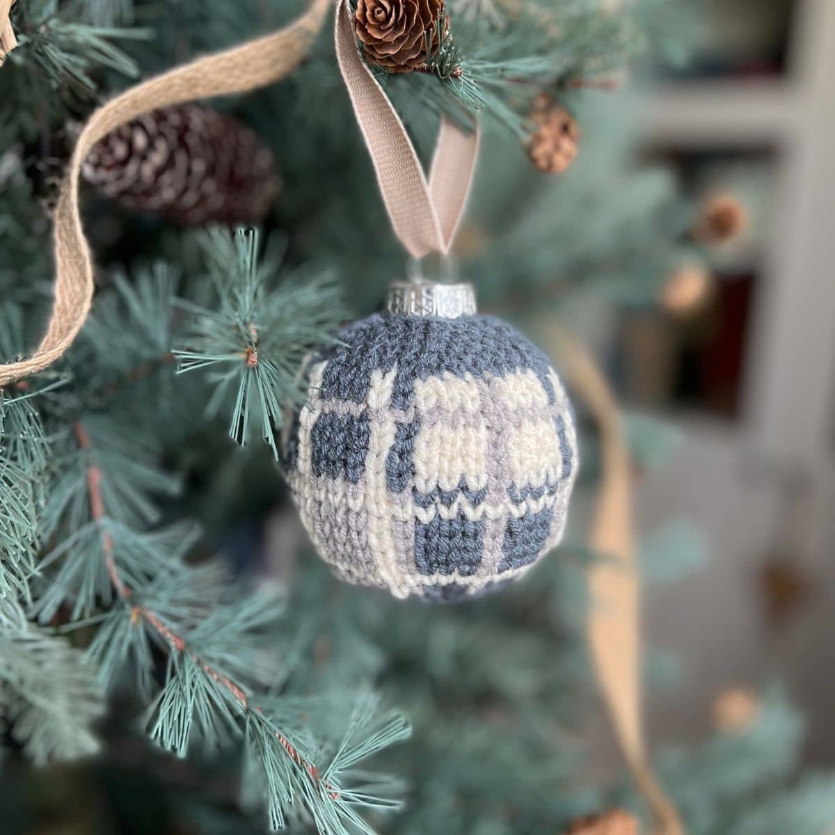 Fair Isle Crochet Bauble Pattern : Tartan